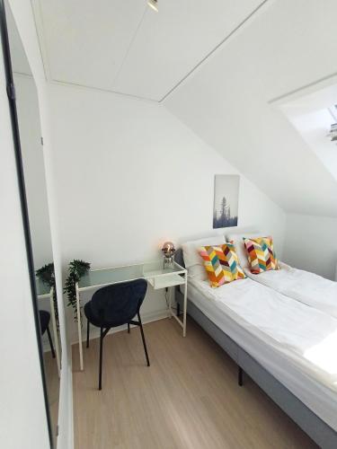 Postel nebo postele na pokoji v ubytování Bright Double Room with Free Parking