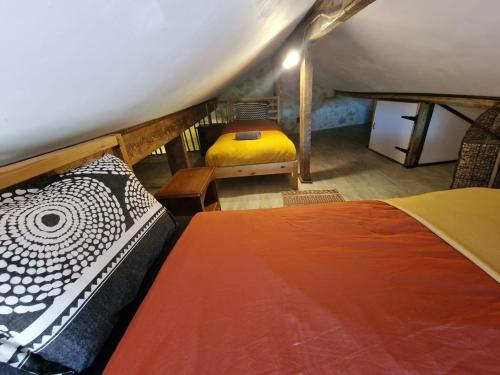 a room with two beds in a room with a bed at Organic and artistic home in Payrignac