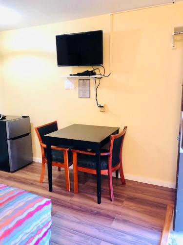 Gratiot View Motelにあるテレビまたはエンターテインメントセンター