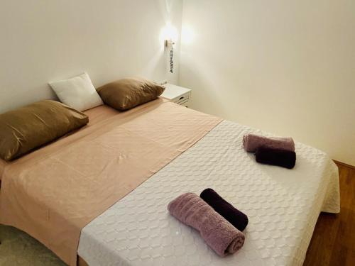 Apartments with parking space Korcula - 24058