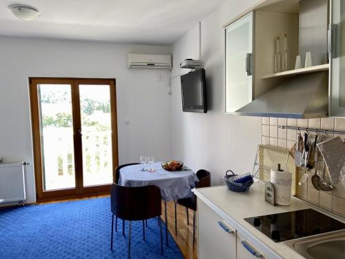 Apartments with parking space Korcula - 24058