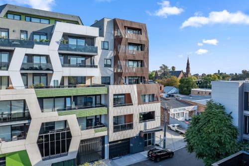 an aerial view of a building in a city at Modern 1b Apt Near Swinburne University in Melbourne