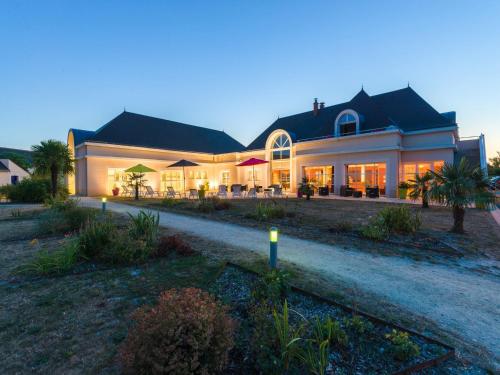 Terraced Holiday Home in France with Garden