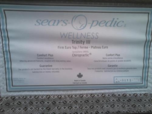 ein Schild mit der Aufschrift Sears und Peelinglesles Wellness in der Unterkunft Vacation Cottage in Canora