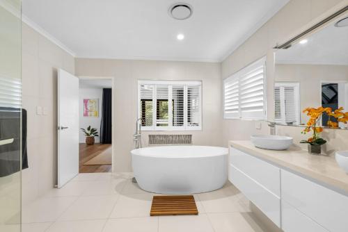 Ένα μπάνιο στο 5 Pennant Court Peregian Springs