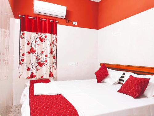 Postel nebo postele na pokoji v ubytování Hotel Jyothi Kumar Royal New