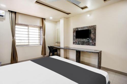 Μια τηλεόραση ή/και κέντρο ψυχαγωγίας στο Hotel O SWEDHA HOTEL