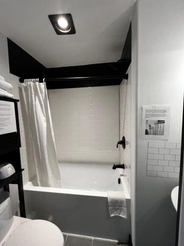 Bilik mandi di Manoir Sainte Genevieve
