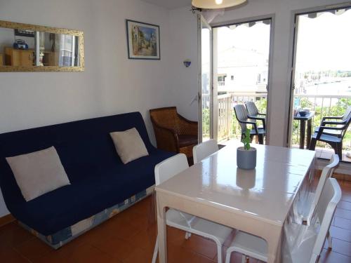 Photo de la galerie de l'établissement Appartement 2P Vue Marina avec Terrasse et Parking - FR-1-833-15, à Canet