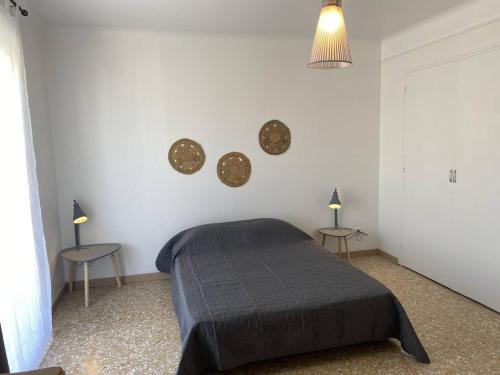 Photo de la galerie de l'établissement Grand T2 près de la plage avec parking privé - FR-1-833-20, à Canet