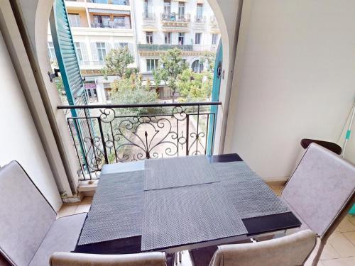 Grand 3P Centre Menton avec Terrasse, Parking et Piscine