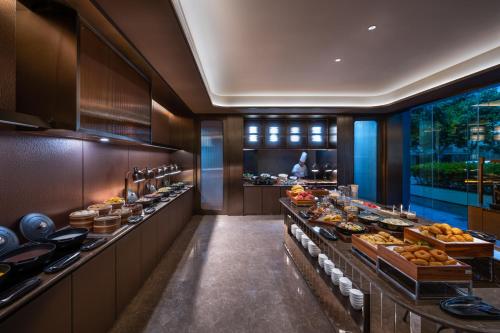 Φαγητό σε αυτό το ξενοδοχείο ή κάπου εκεί κοντά