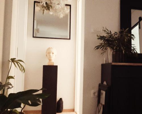 a room with a mirror and a statue on a wall at CasaCalla in Okrug Donji