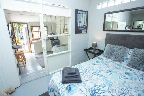 Una cama o camas en una habitación de 23 Ambleside Retreat
