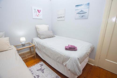 Una cama o camas en una habitación de 23 Ambleside Retreat