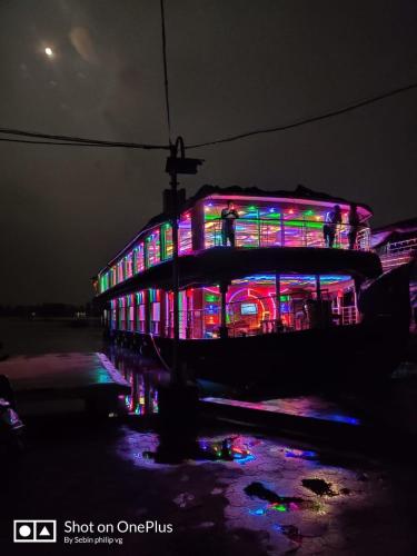 Fotografie z fotogalerie ubytování Double Decker Boathouse v destinaci Alleppey