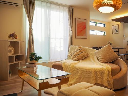 a living room with a couch and a coffee table at 桜の川64 池袋駅C6口 8分 2-11人丨Ikebukuro JR Line C6 Exit 8 minutes 2-11 people in Tokyo