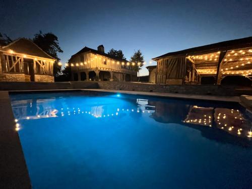 Photo de la galerie de l'établissement Grande maison familiale de caractère avec piscine chauffée, à Rives
