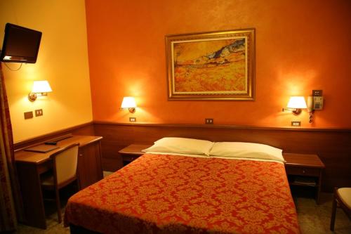 Кровать или кровати в номере Hotel San Pellegrino