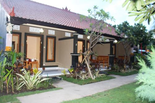 a small house with a roof at Pande Guest House in Pemuteran