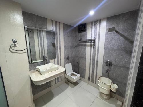 Koupelna v ubytování Hotel Shivdev International 2 Min Walk From Near New Delhi Railway Station