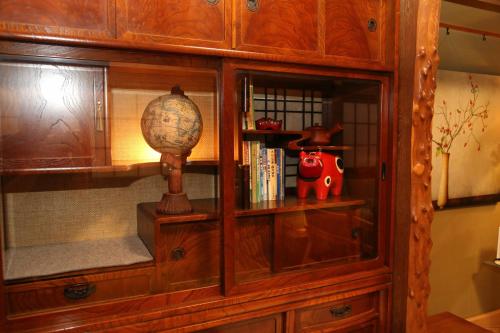 Biblioteca en la casa de huéspedes