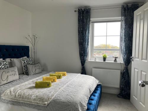a bedroom with a bed with yellow blocks on it at Sheffield 3-Bed Warm Comfy home in Orgreave