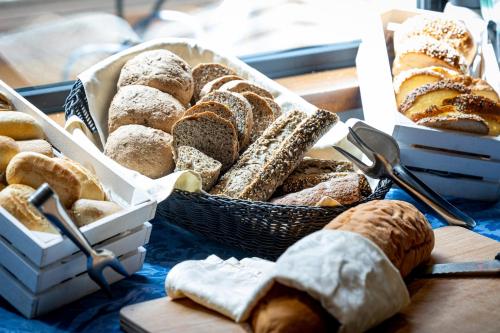 a bunch of different types of bread in baskets at Grand Hotel San Marino in San Marino