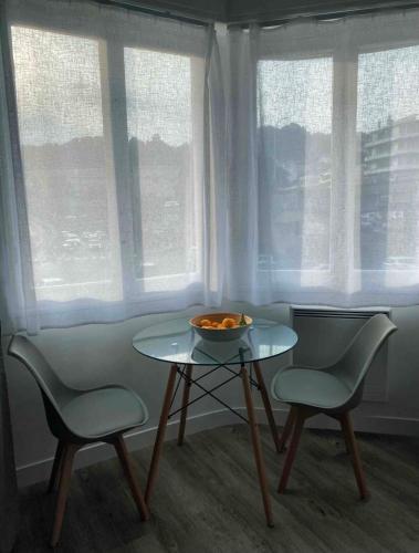 Nice Chateauneuf, studio rénové avec emplacement central