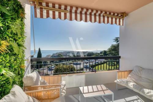 Spacieux 3 pièces rénové avec terrasse et vue mer entre Monaco et Menton