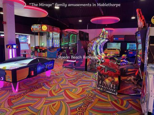 a room with many arcade games and video games at Mablethorpe Seaside - Jepson Beach Retreat in Mablethorpe