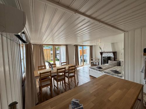 Cozy 2-Bedroom Bungalow