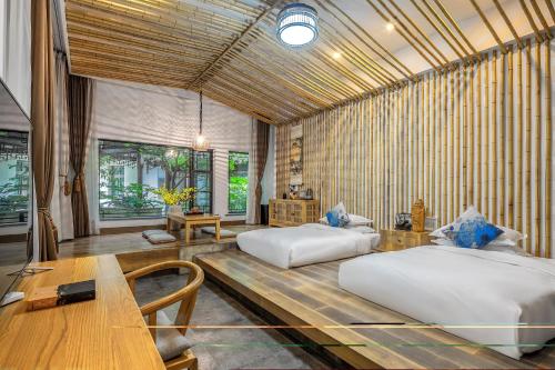 a bedroom with two beds and a wooden table at 南京又见江南民宿 in Nanjing