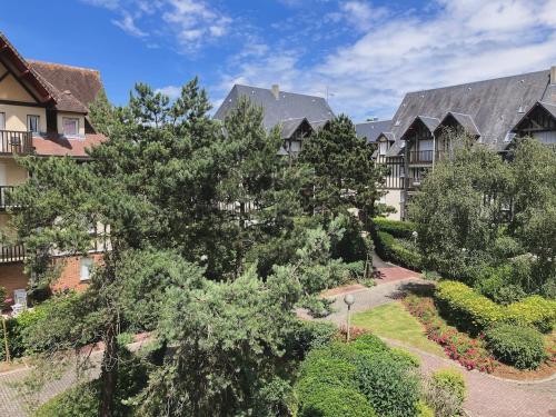an aerial view of a building with a garden at Appartement, Cabourg Plage, Centre ville - Aquilon in Cabourg