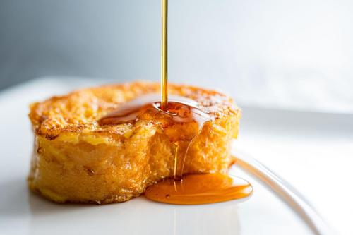 a piece of cake is being drizzled with caramel at Ooedo Onsen Monogatari Premium Saiki Bekkan in Misasa