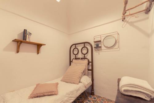Letto o letti in una camera di Widespread Trulli in the historic center - Trulli Antichi Mestieri