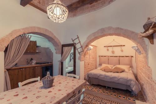 Letto o letti in una camera di Widespread Trulli in the historic center - Trulli Antichi Mestieri