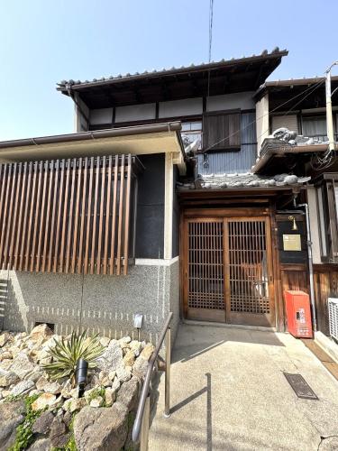 ならまちヴィラ神奈寐 "ならまち発祥の地でペットと贅沢な時間を過ごす宿"