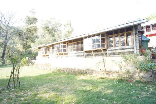 Ein Garten an der Unterkunft Leela Cottages