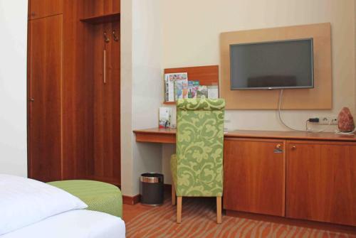 TV a/nebo společenská místnost v ubytování Garten-Hotel Ochensberger