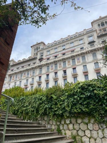 Appartement Ombragé 44m2 Riviera Palace Belle-Epoque, Restomod et Literie Prestige