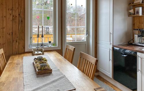 Dapur atau dapur kecil di Beautiful Home In Bjorli With Wifi