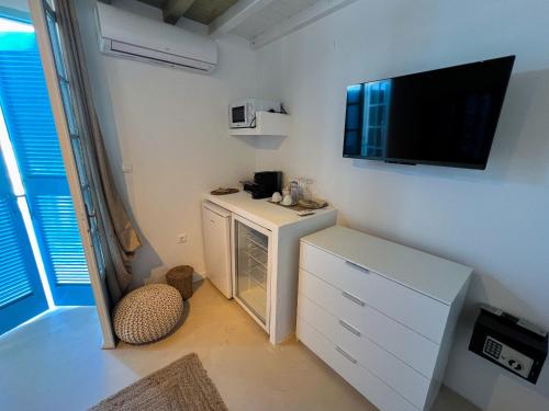 Μια τηλεόραση ή/και κέντρο ψυχαγωγίας στο Kamara Residence & Suites