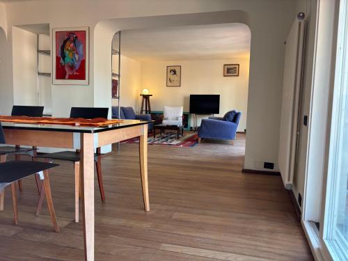 TV a/nebo společenská místnost v ubytování Elegante Attico Centro Storico - Panoramic View -