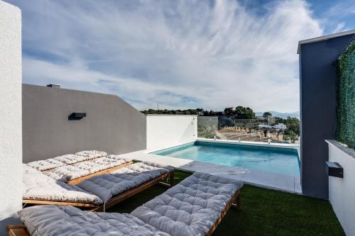 Luxurious newly built townhouse close to the beach