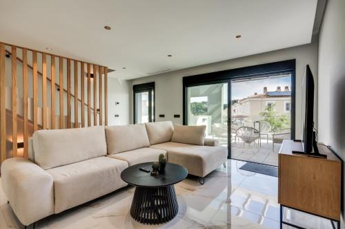Luxurious newly built townhouse close to the beach