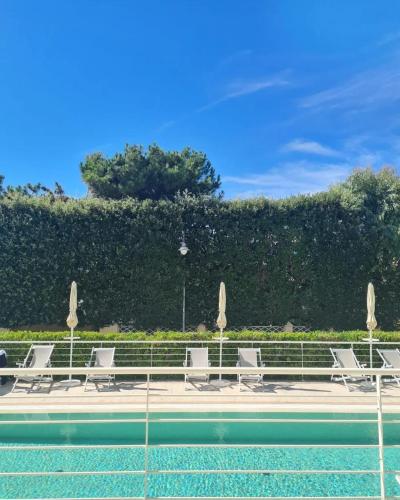 a swimming pool with chairs at Hotel Oceano in Marina di Pietrasanta