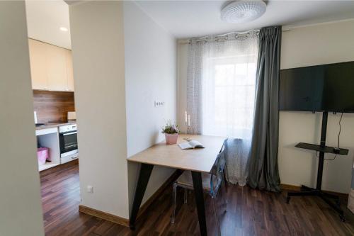 Cozy Studio on Veerenni St, garden views.