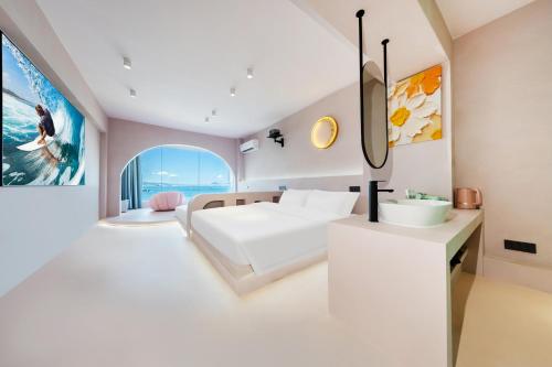 Ένα ή περισσότερα κρεβάτια σε δωμάτιο στο West Island Story Inn