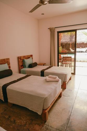 Кровать или кровати в номере Surf And Yoga Retreat Nicaragua